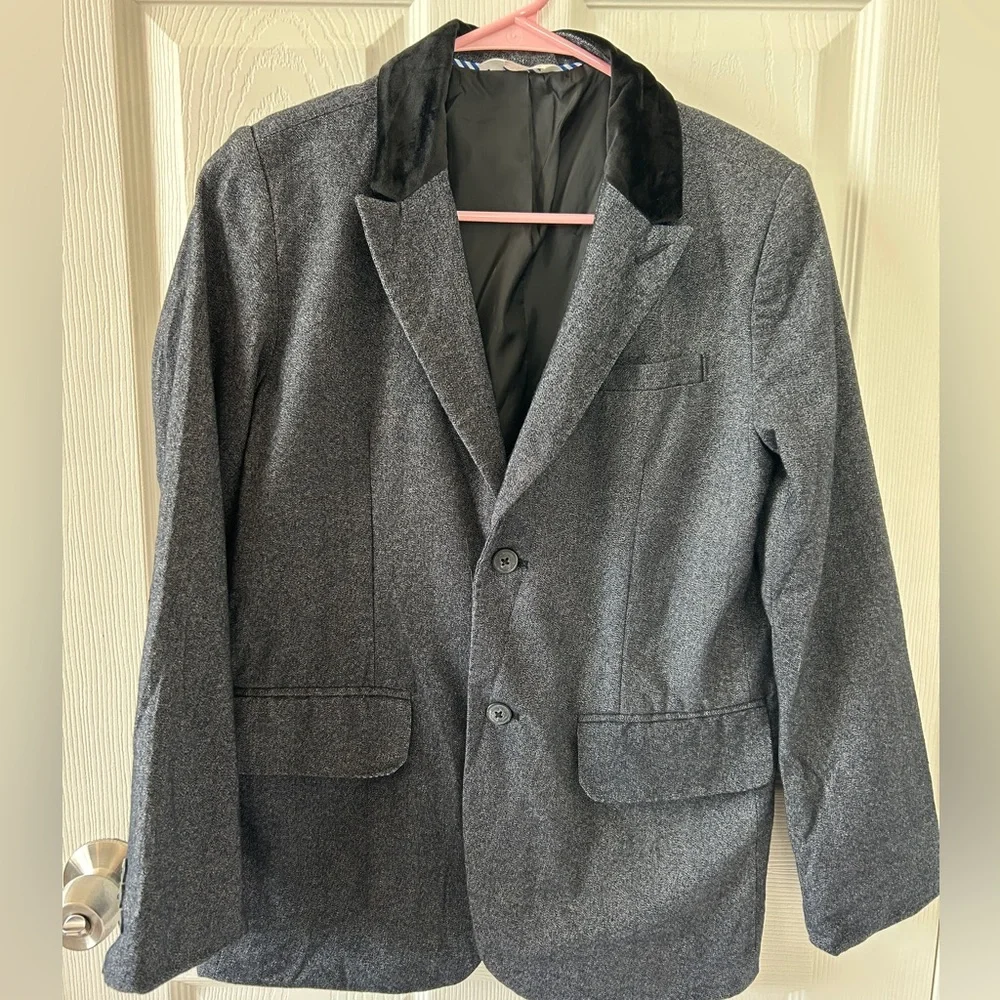 Girls Gray Blazer with Black Velvet Elbow Patches and Collar, size 16,‎ Girls XL